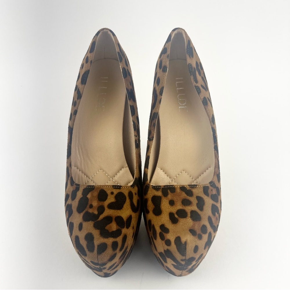 Classic Leopard Suede Platform Heels with Stiletto Design